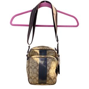 Coach Purse: Hertiage Flight Messenger Crossbody Bag